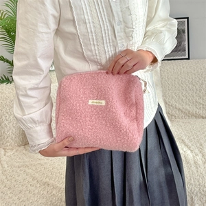 Zachte roze sherpa fleece make-uptas voor reis- en huidverzorgingsopslag in winter