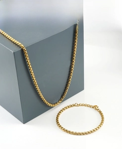 Detailed view of 18K gold plated stainless steel square pearl chain necklace and bracelet
