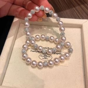 Elegant pearl bracelet set with sparkling crystal charms in a luxury French vintage style