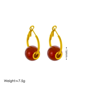 Orecchini a cerchio dorati con perle rosse da 16mm dal peso di circa 7,5g