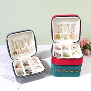 Portable velvet jewelry travel case with zipper for rings and necklaces in dual colors
