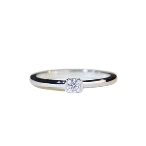 Classic S925 sterling silver ring featuring a round bezel-set Moissanite stone