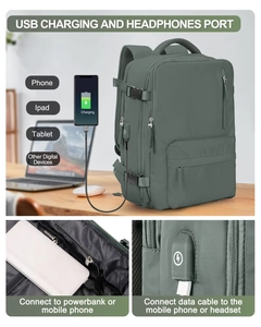 Detalle de la mochila de viaje con puerto de carga USB y toma de auriculares