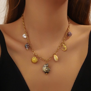 Gold-plated stainless steel necklace featuring conch shell and seahorse sea-themed charms