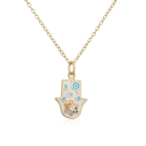 Goldene Hand der Fatima Halskette mit weißer Emaille und blauen Motiven des bösen Blicks