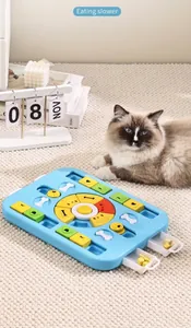 Dettaglio del vassoio puzzle azzurro per animali con cursori colorati e cassetti estraibili