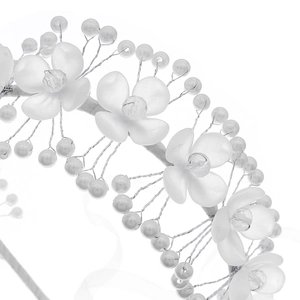 Elegant white floral hair hoop with matte petals and pearls for girls' wedding hair decor