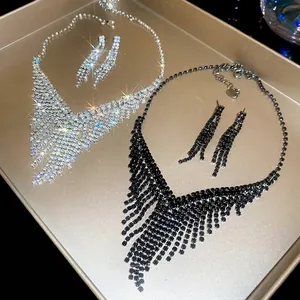 Ensemble de Bijoux de Mariage de Luxe en Zirconia Collier et Boucles d'Oreilles en Cuivre Gland en V pour Femmes