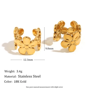 Bagues d'oreilles fleurs en acier inoxydable plaqué or 18K avec dimensions et poids de 3,4g