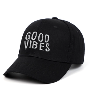 Casquette de baseball noire en coton avec broderie blanche Good Vibes chic
