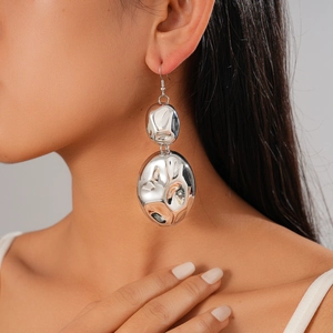 Chic silver irregular geometric oval drop earrings on model with double layered liquid metal design