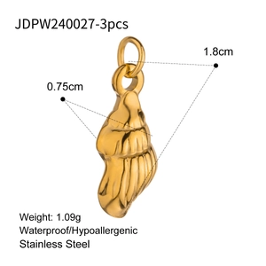 Dettagli del ciondolo a conchiglia in acciaio dorato con dimensioni e materiale specificati