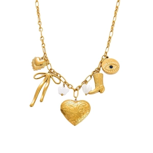 Collier en acier doré avec pendentifs cœur, papillon et botte de cowboy rétro
