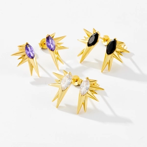 Détail macro de boucles d'oreilles S925 en argent tricolore avec design marquise