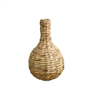 Vase en paille tressée à la main avec corps rond et col long pour décoration
