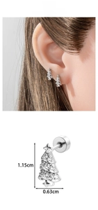 Detail of Christmas tree cartilage stud earring with cubic zirconia and dimensions