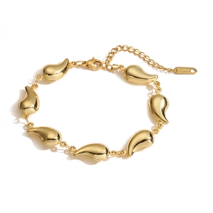 Detail of 18K gold plated stainless steel teardrop bracelet with lobster clasp and tag