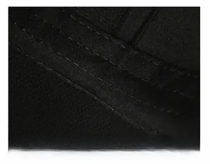 Détail de la bande de propreté élargie et des coutures de précision sur ce chapeau d'été