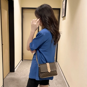 Classic patterned small square shoulder bag with retro geometric dots and gold buckle