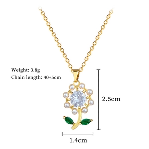 Detailed view of flower pendant necklace with dimensions and weight 3.8g parameters
