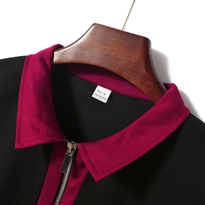 Detailaufnahme von Herren-Poloshirt-Reißverschlusskragen und schwarz-rot Kontrast
