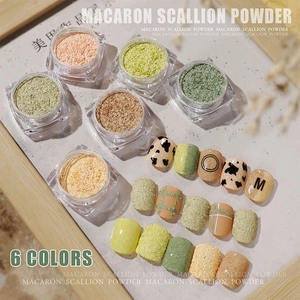 Dettaglio del set glitter unghie macaron a 6 colori con vari campioni di nail art opachi
