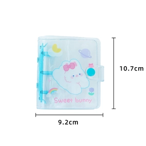 Dettaglio del mini raccoglitore in PVC a 3 fori con motivo a coniglio e dimensioni