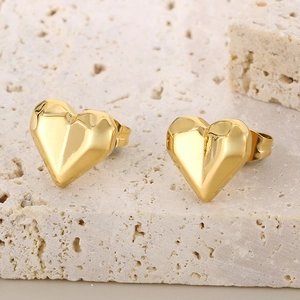 Vintage 18k gold plated stainless steel heart stud earrings with geometric 3D design