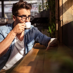 Chic eyewear on model in a sunny cafe setting showcasing lifestyle and daily usage