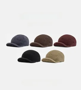 Détail de cinq casquettes à visière souple en velours côtelé aux couleurs vintage