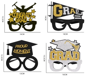 Set of 4 graduation party glasses with gold and silver glitter frames and size details