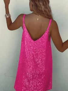 Robe mini à paillettes fuchsia avec décolleté en V plongeant dans le dos et coupe sans manches