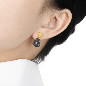 S925 silver irregular gold textured earrings with black stone drop and inset diamond