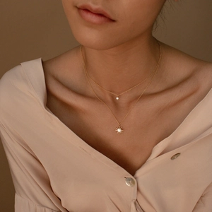 Double-layered 18K gold plated stainless steel necklace with star pendant and zircon