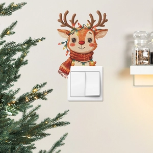 Sticker mural de renne de Noël avec écharpe et lumières au-dessus d'un interrupteur blanc