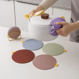 Heat-resistant silicone insulation pads in macaron colors for kitchen pots and cups