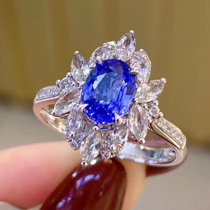 Luxurious flower-shaped ring with blue sapphire zircon and marquise-cut side stones
