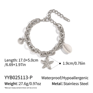 Detail of 18K gold-plated stainless steel chain with seashell and starfish charms
