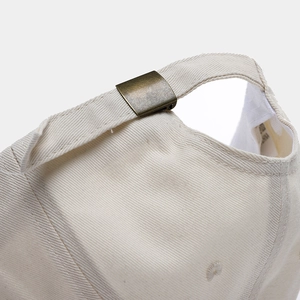 Retro beige baseball cap with cotton twill fabric and bronze adjustable metal buckle