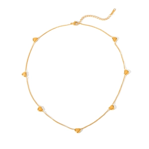 Vue détaillée du collier coeur plaqué or 18K avec zircon incrusté et fermoir mousqueton