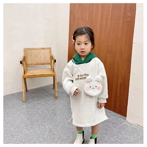Detail of grey fleece hooded dress for kids with a white plush rabbit crossbody bag