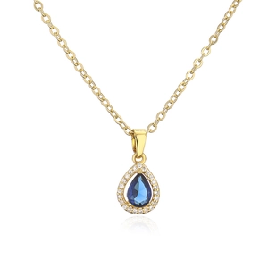 Vue détaillée du collier pendentif goutte en zircon bleu avec halo de diamants