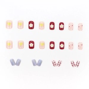 Lot de 24 faux ongles courts carrés avec motifs de fleurs, pois et cœurs