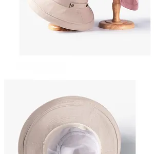 Détail des chapeaux de soleil beige et rose montrant les coutures et la structure