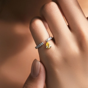 Adjustable S925 silver ring with yellow pear-cut drop stone and sparkling side stones