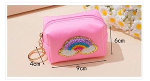 Mini-Münzbörse aus pinkfarbenem Chenille mit Regenbogen-Stickerei und goldenem Zipper
