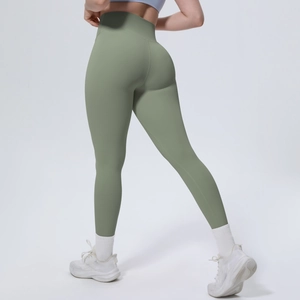 Detailansicht olivgrüne High-Waist Yoga-Leggings mit Fokus auf Passform und Formeffekt