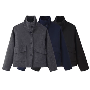 Short wool blend coat with mock neck, single-breasted buttons and large pockets