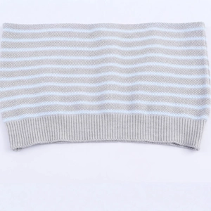 Gilet da donna senza maniche in maglia a righe grigio chiaro e blu con bordo a coste