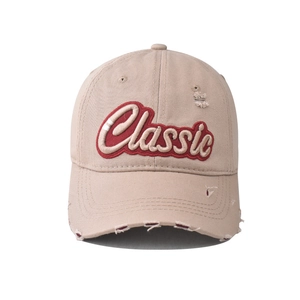 Detalle de gorra de algodón desgastada con bordado Classic de estilo retro vintage